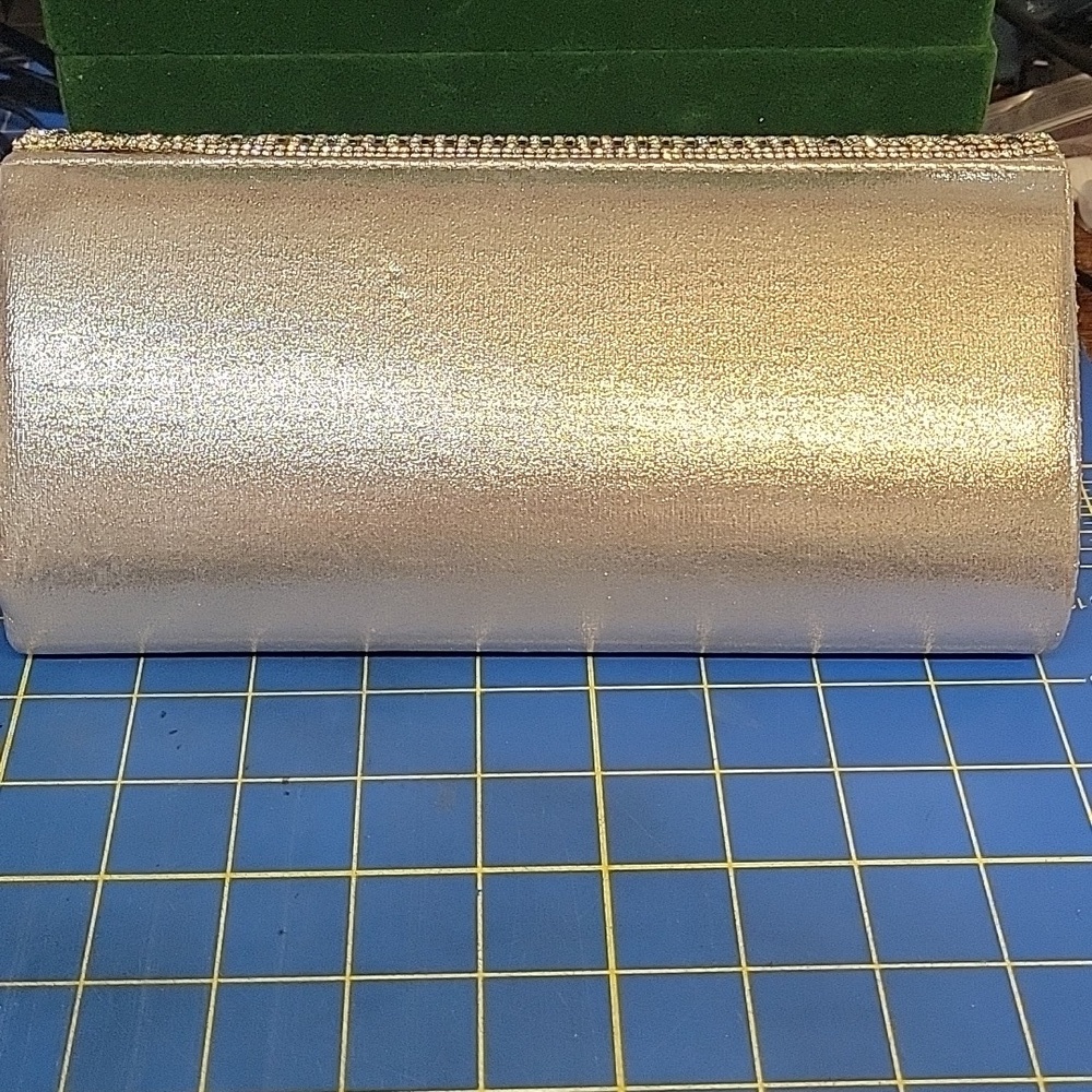 Elegant Silver Rhinestone Clutch Bag 9 x 4.5 x 2 New - Picture 3 of 6